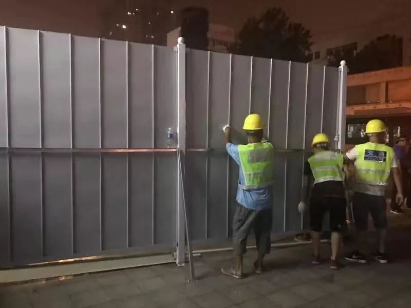 新华汉口二七路围挡施工